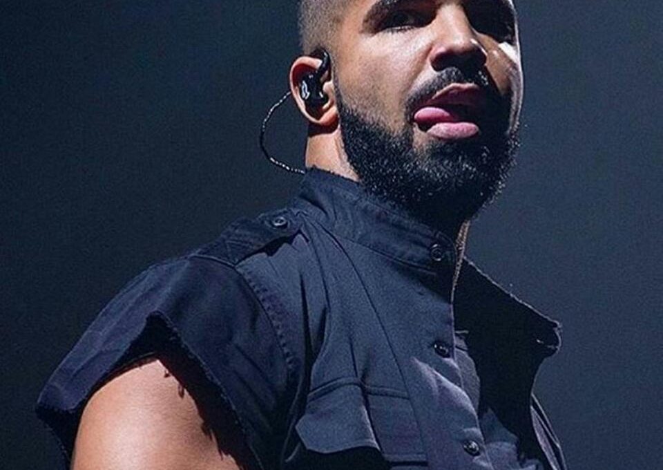 ‘F**k That Man’ - Drake Throws Epic Shade At Donald Trump In Concert