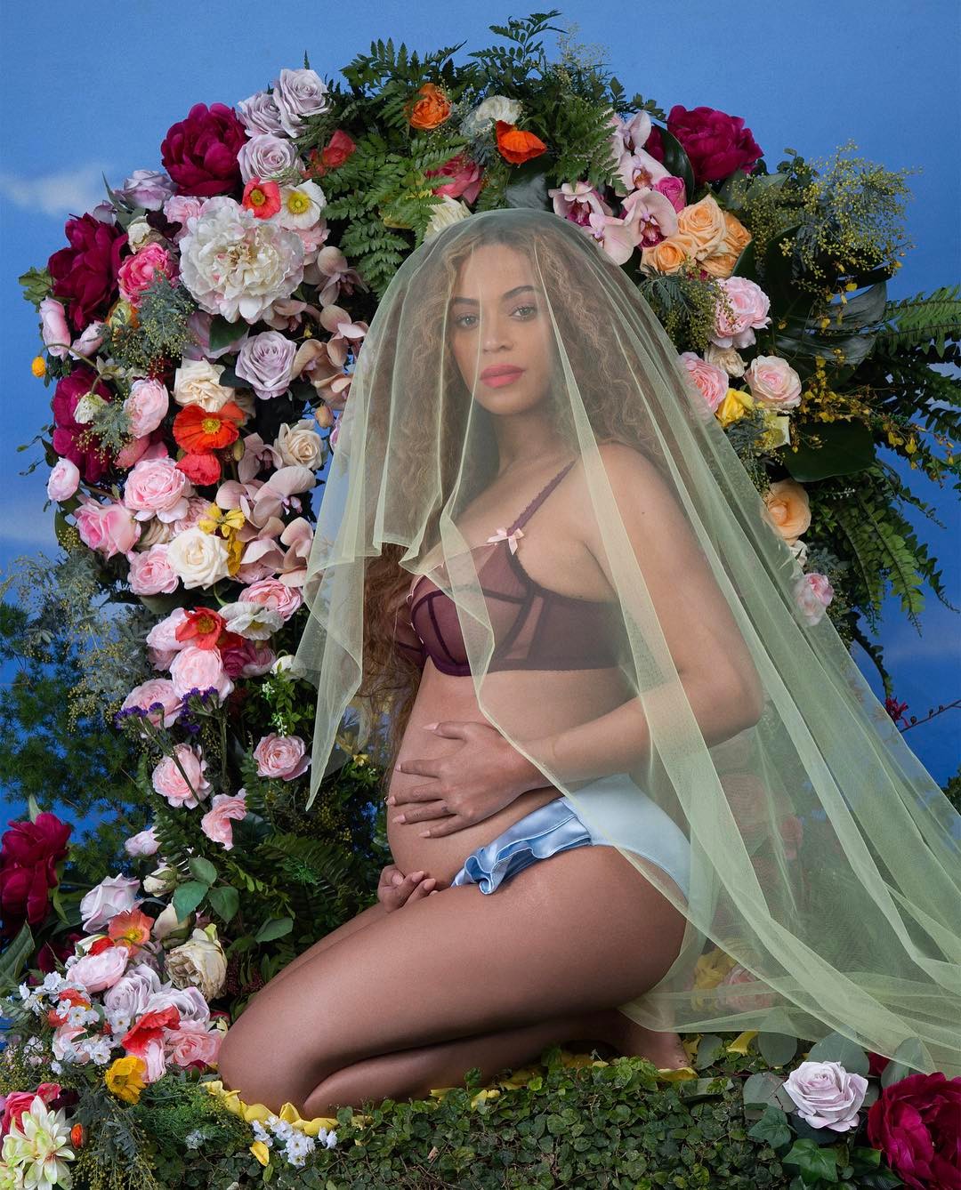 Beyonce Twin Pregnancy Baby Bump Photos 