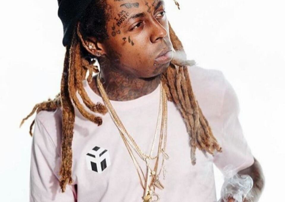 Lil Wayne Getting Angry At Fan Throwing Money At Him During A Show