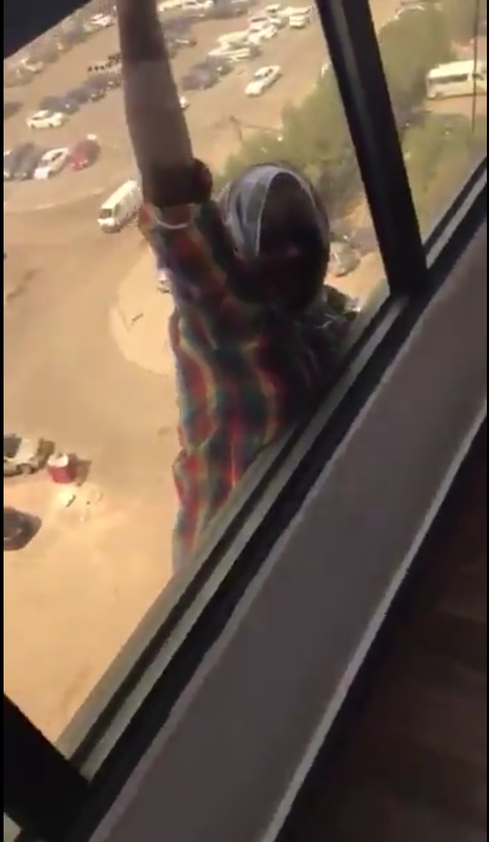 Kuwaiti Woman Films Her House Maid Commiting Suicide And Hanging For Life Instead Of Helping Her
