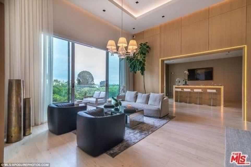 Mel B Has Slashed The Price Of Marial Home By $1m After Being Granted Temporary Restraining Order Against Husband Stephen Belafonte