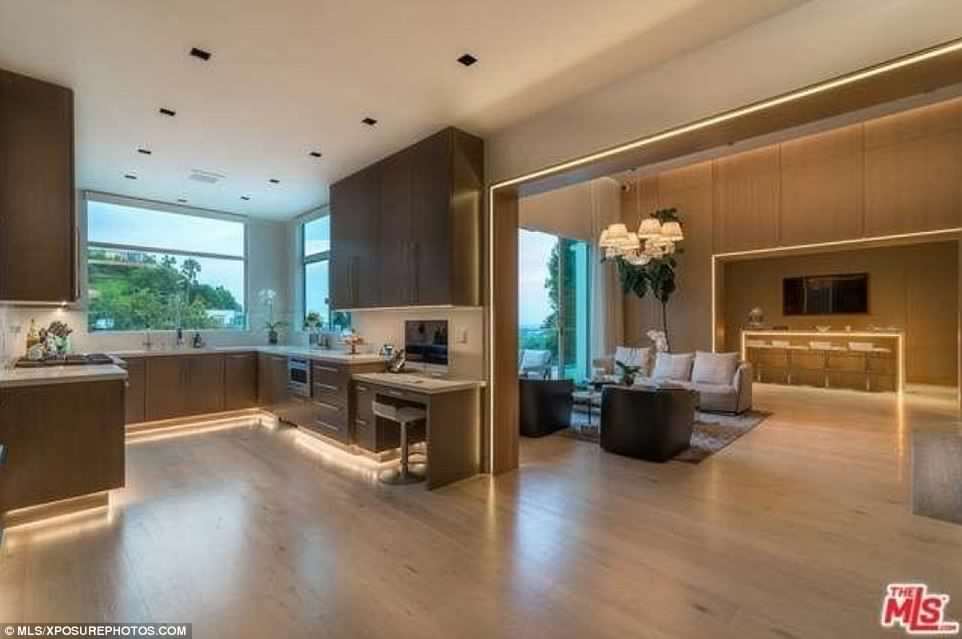Mel B Has Slashed The Price Of Marial Home By $1m After Being Granted Temporary Restraining Order Against Husband Stephen Belafonte