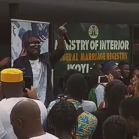 Iyanya Decided To Perform For All Couples Getting Married At Ikoyi Registry 2