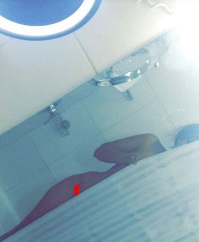 Gifty Shares Nude Bathtub Photo 1