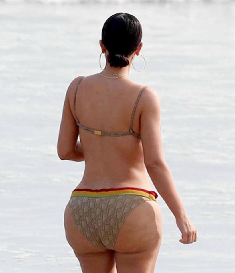 Kim Kardashian Mexico Vacation Beach Photos 5