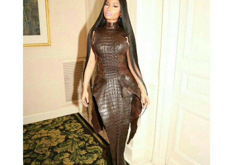 Nicki Minaj Spreads Her Legs Wide Open In Balmain Crocodile Dress At AmfAR Gala