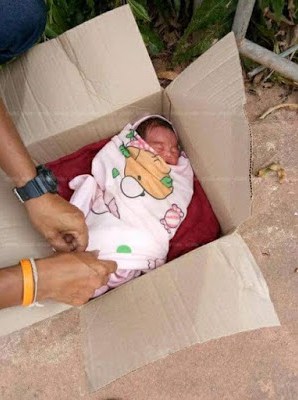Newborn Baby Found Dumped In Carton Outside A House In Thailand 2