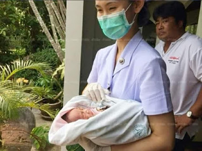 Newborn Baby Found Dumped In Carton Outside A House In Thailand 5