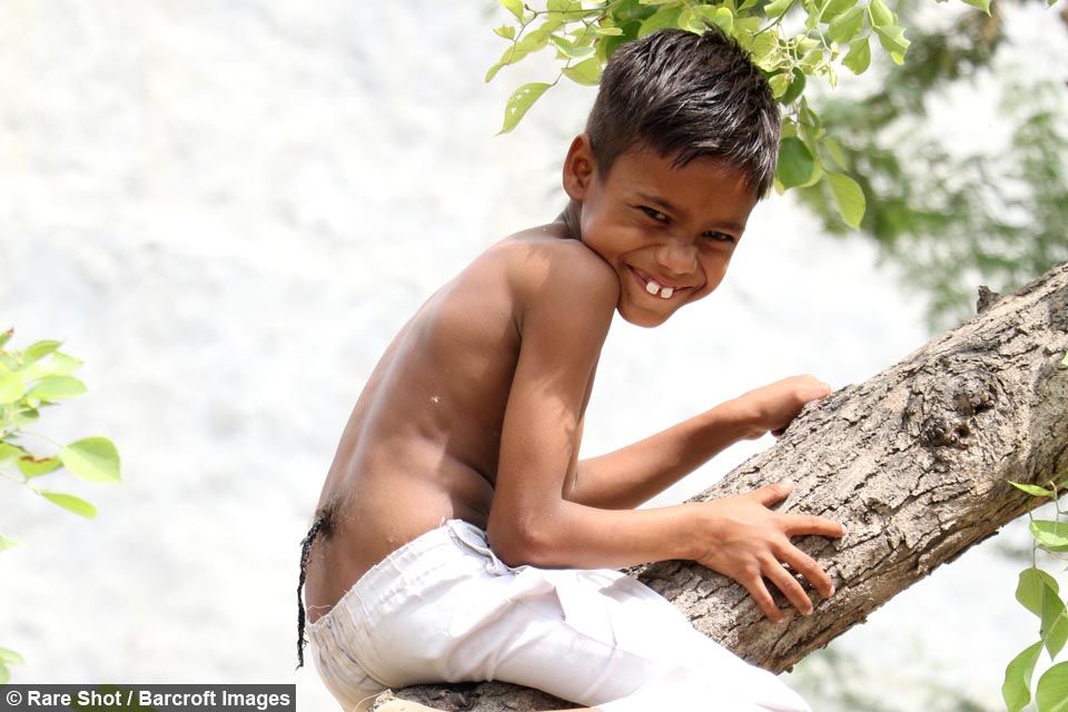 Dulha Singh Boy With Hairy Tail Worshipped As God In India (1) 