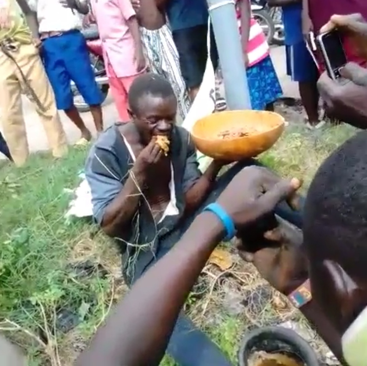 Man Who Claimed To Be Mad Was Caught While Trying To Perform Rituals On Some Little Children In Badagry Town (1)