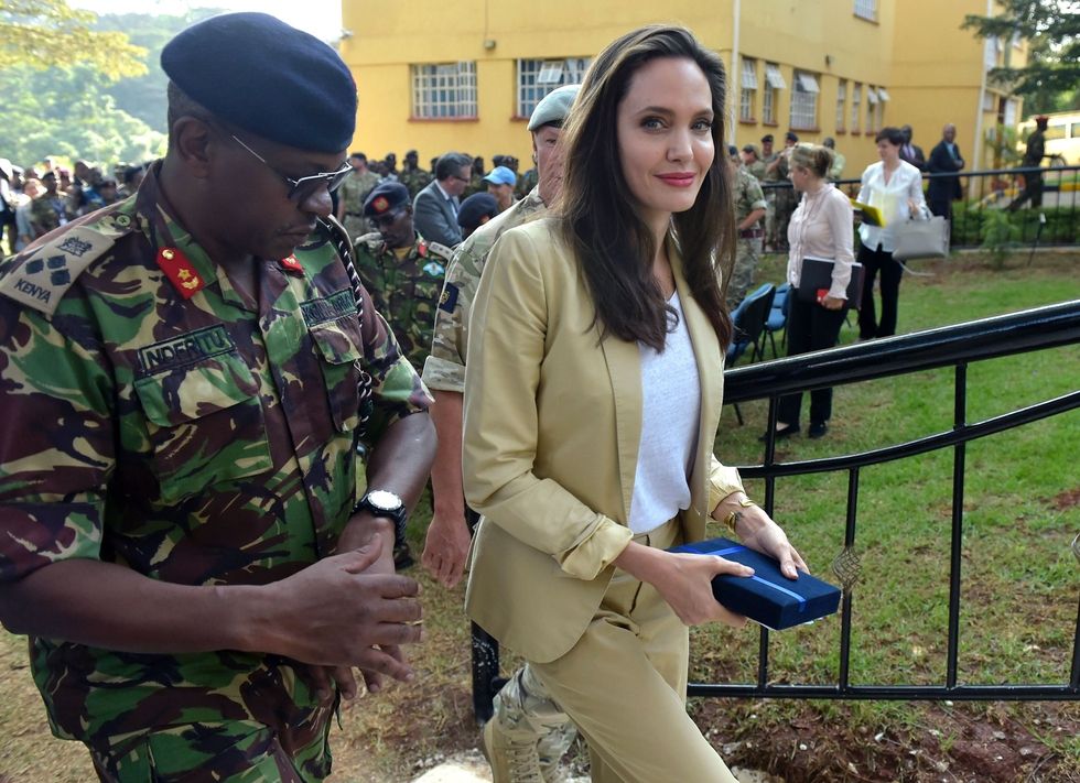 Angelina Jolie Visited Refugee Girls In Kenya (1) 