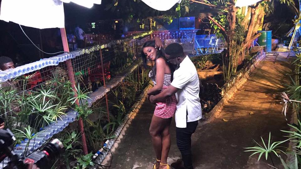 Sarkodie And Seyi Shay In Romantic Photos While On Set (3) 