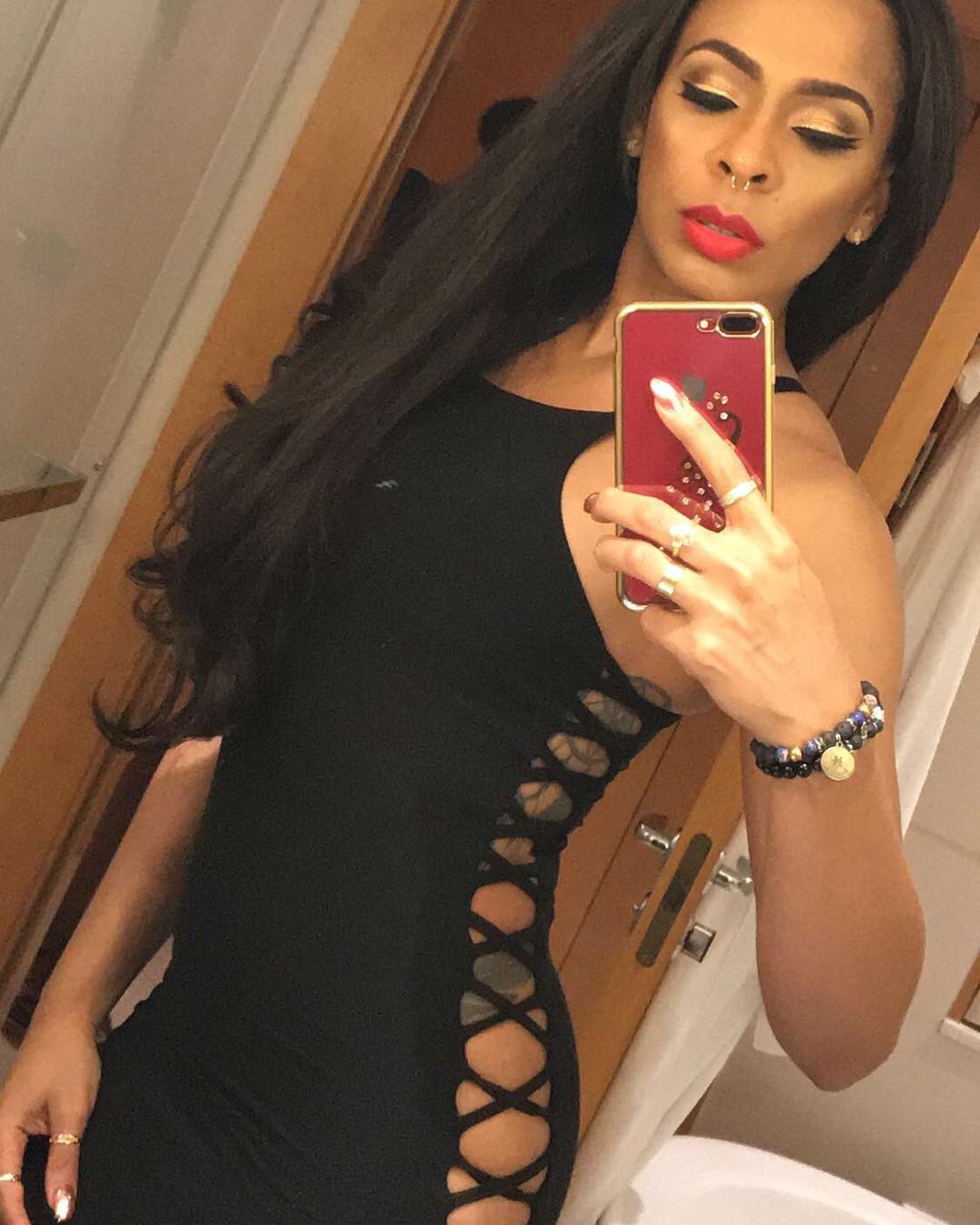 Fans React After TBoss Is Pictured Without Pant At An Event (1) 