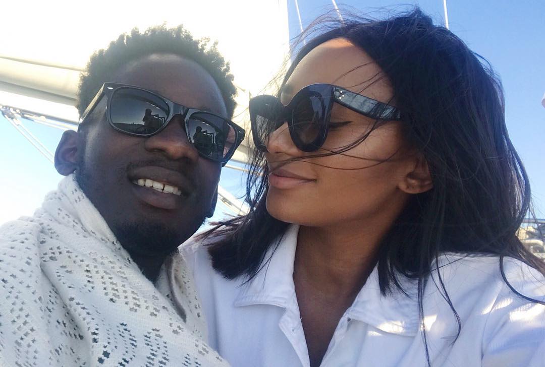 Temi Otedola Celebrated Her Boyfriend Mr Eazi On His Birthday By Hiring An Aeroplane Featuring A Sweet Banner (1)