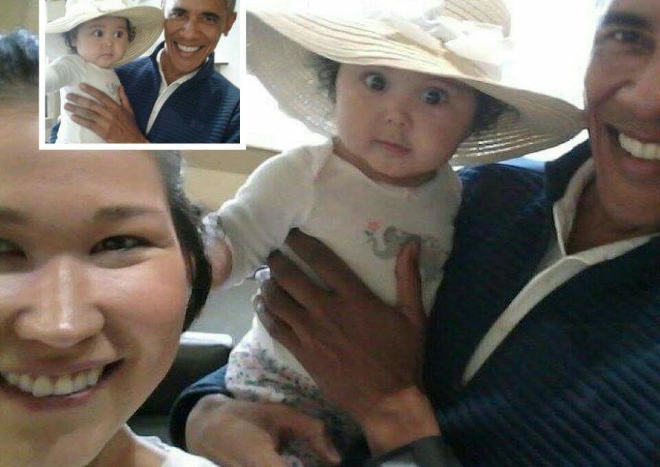 Barack Obama Took A Selfie With A Baby At The Anchorage Airport