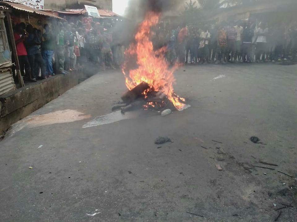 Suspected Female Kidnapper Was Burnt To Death In Ikorodu (1) 