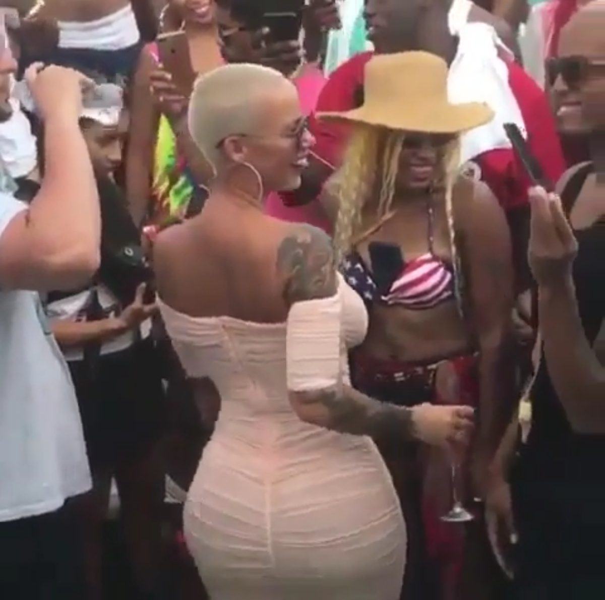 Amber Rose Shaking Her Bum Seductively At 4th Of July Celebration (2)