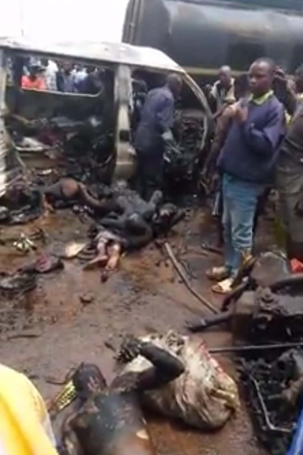 Bus Caught Fire In Ife And Burnt Passengers Beyond Recognition (2)