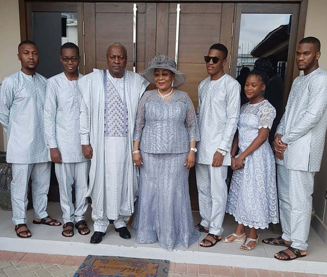 John Mahama Pictured With His Family To Mark 25 Years Of Marriage (1)