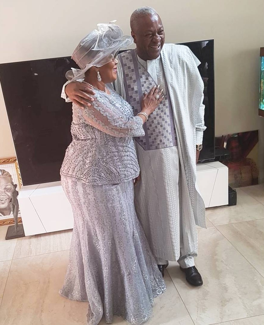 John Mahama Pictured With His Family To Mark 25 Years Of Marriage (3)