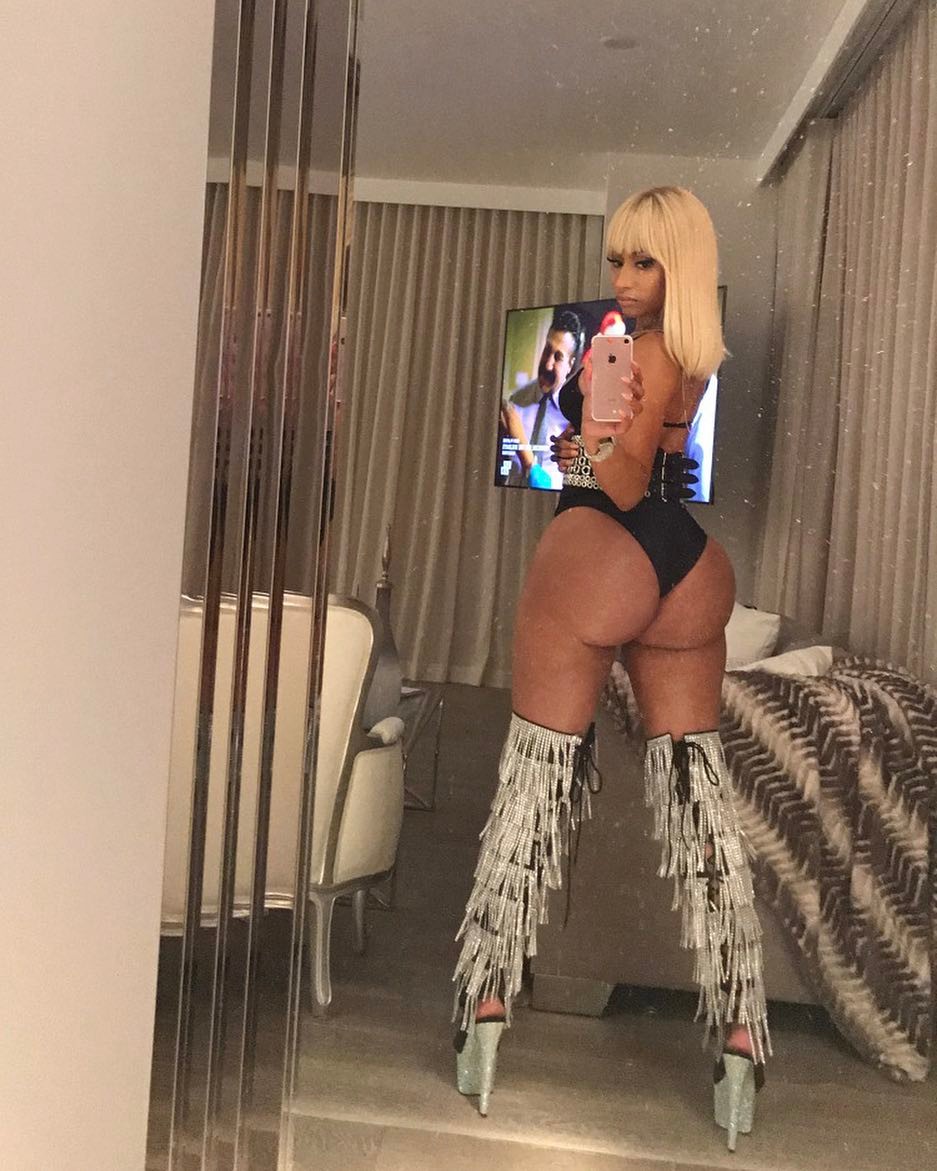 Nicki Minaj Puts Her Butt-Cheeks On Full Display (1)