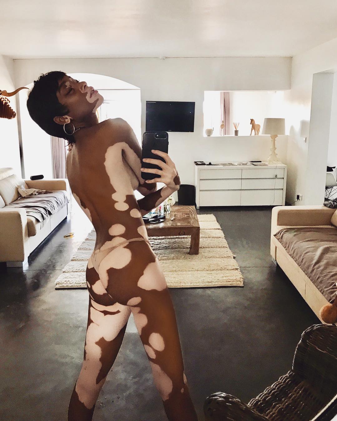 Winnie Harlow Poses Naked (1)