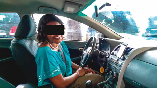 Special Way Lagos Female Taxi Drivers Attract Passengers (3)