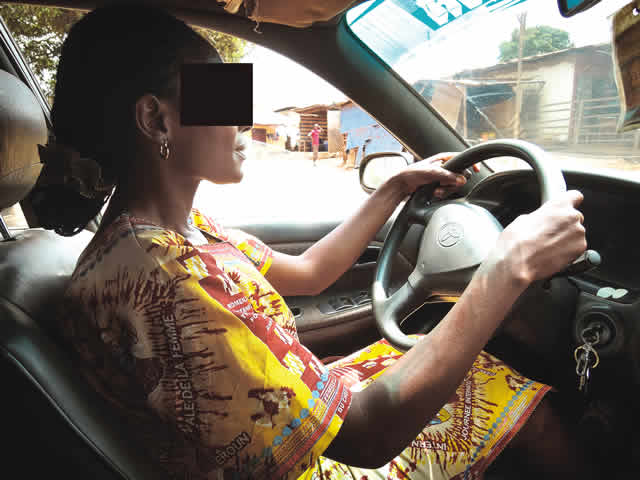 Special Way Lagos Female Taxi Drivers Attract Passengers (5)