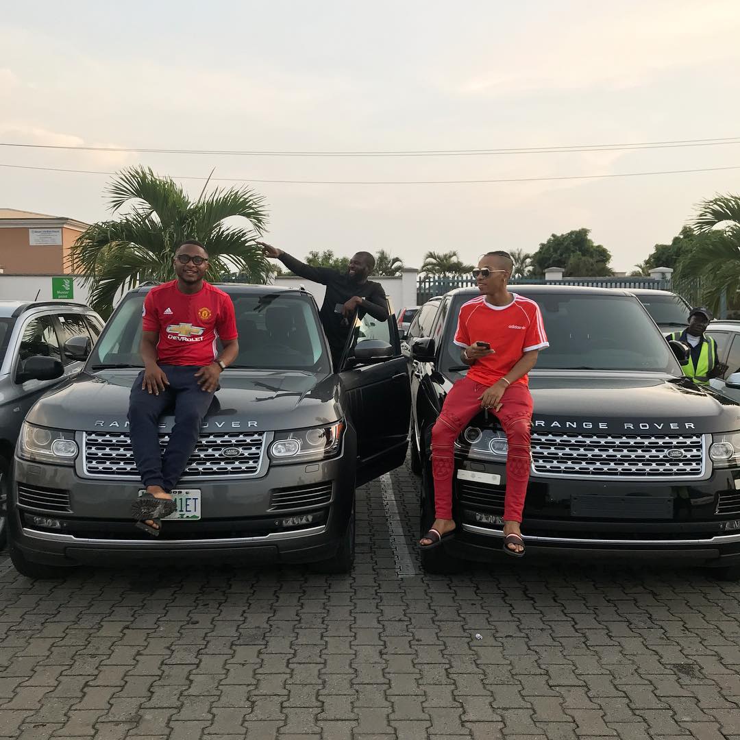 Tekno And Ubi Franklin Put Their Newly Acquired Identical Range Rovers On Display (2)