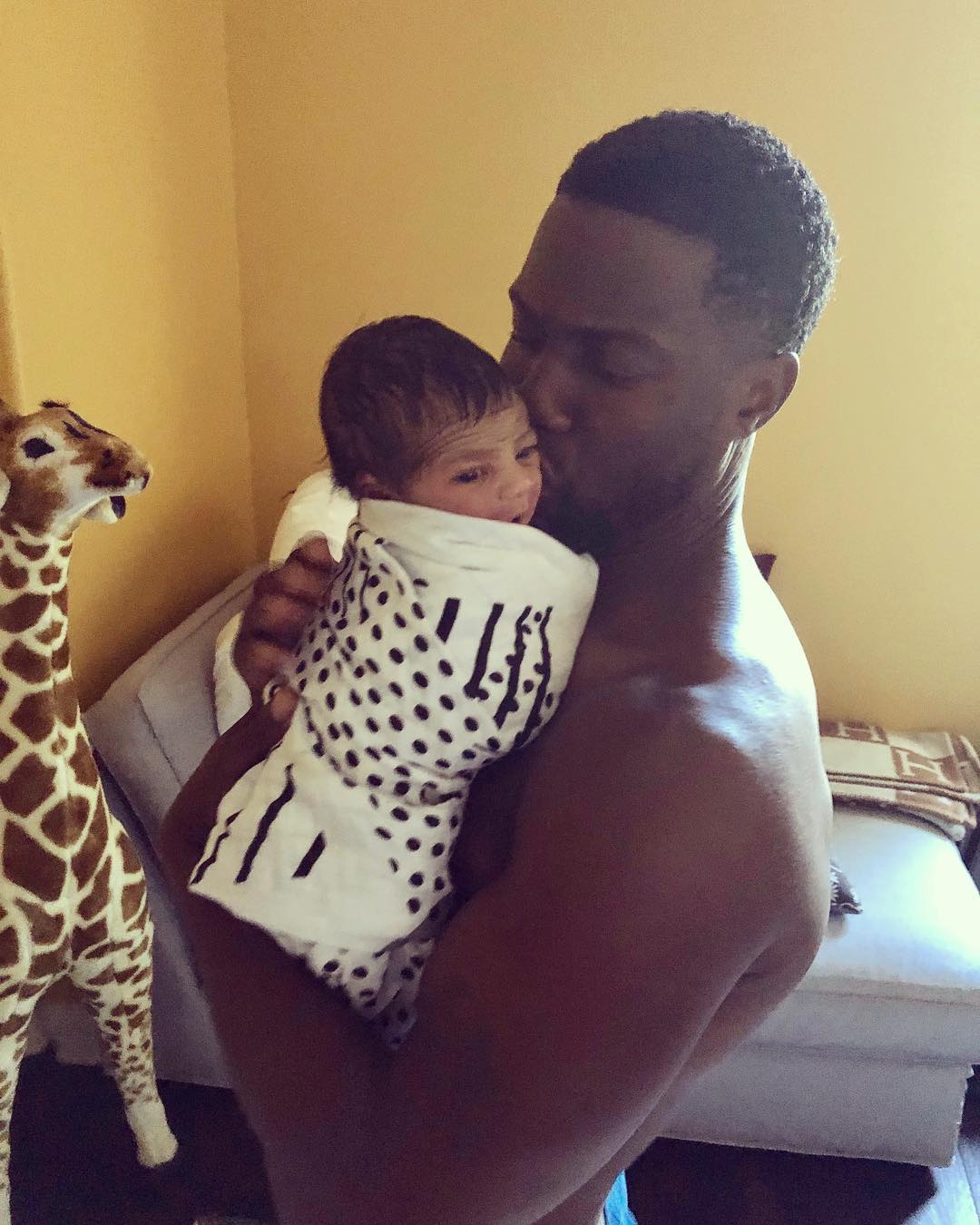 Kevin Hart Shares Photo Of His Son Kenzo Kash's Face (2)