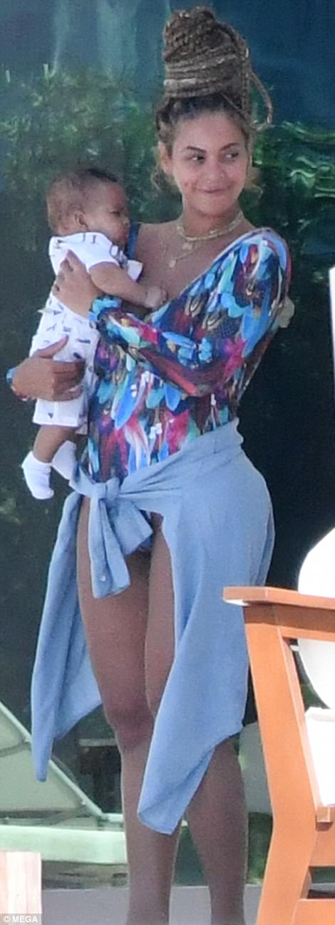 Beyonce Twins Sir And Rumi Seen For The First Time Since Birth (5)