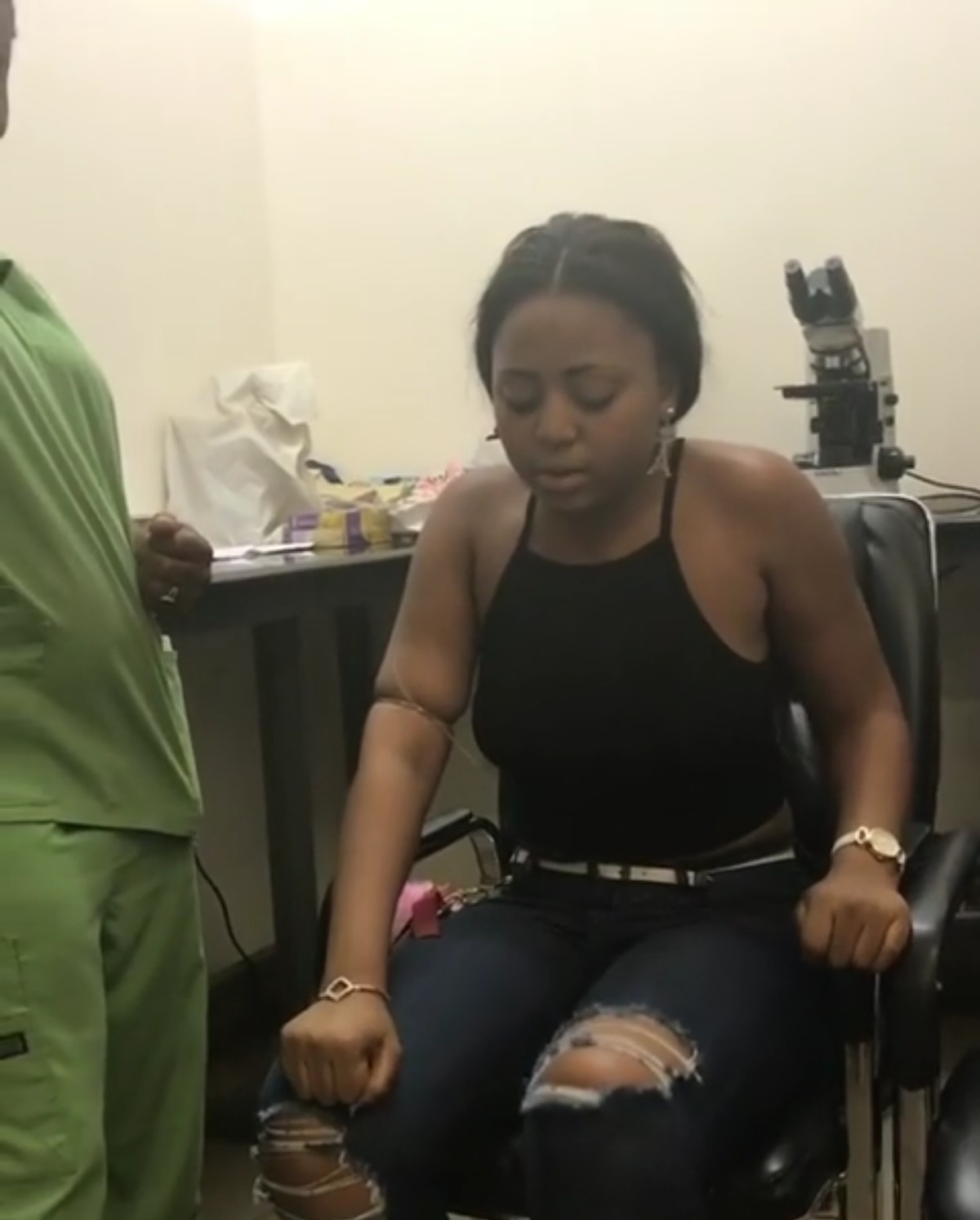 Regina Daniels Shows Extreme Fear Of Needles At A Hospital (8)