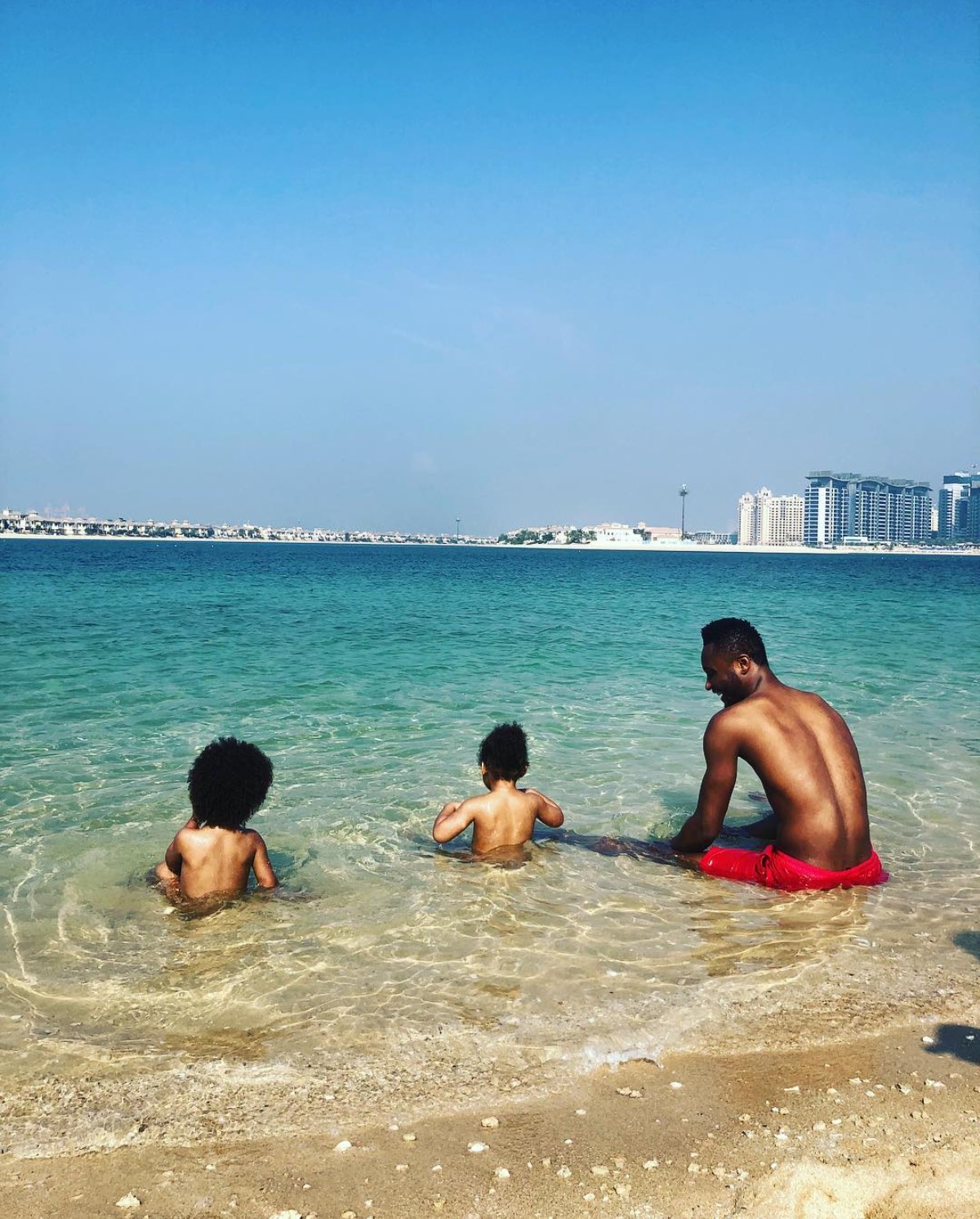 Mikel Obi And Daughters Enjoy The Holidays At The Beach (3)