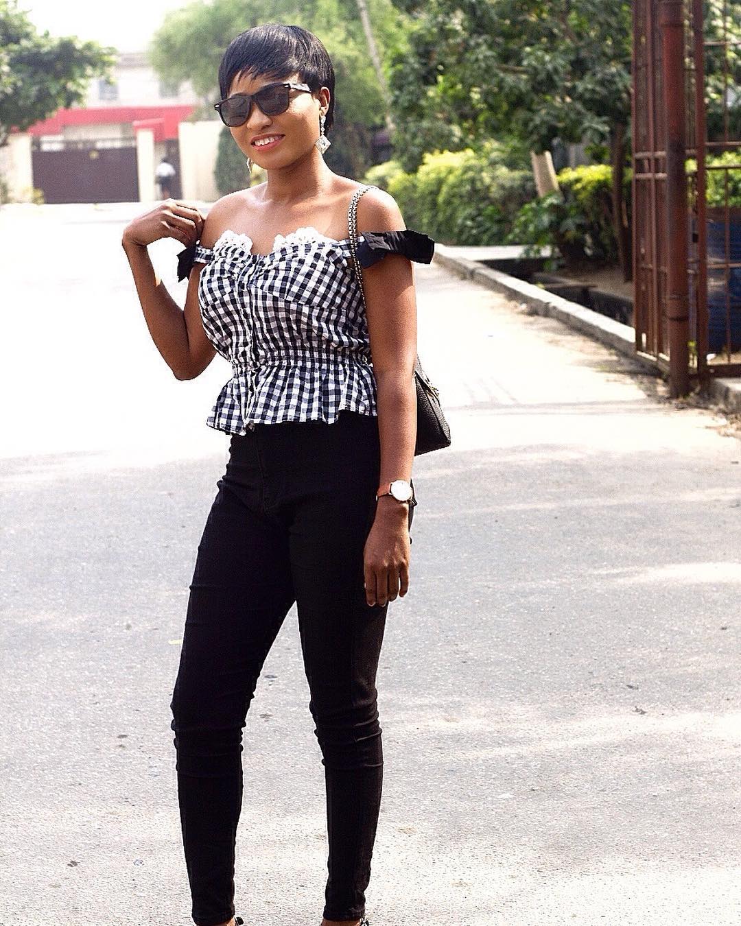 Nigerian Lady Shows Off Her N50 Top (2)