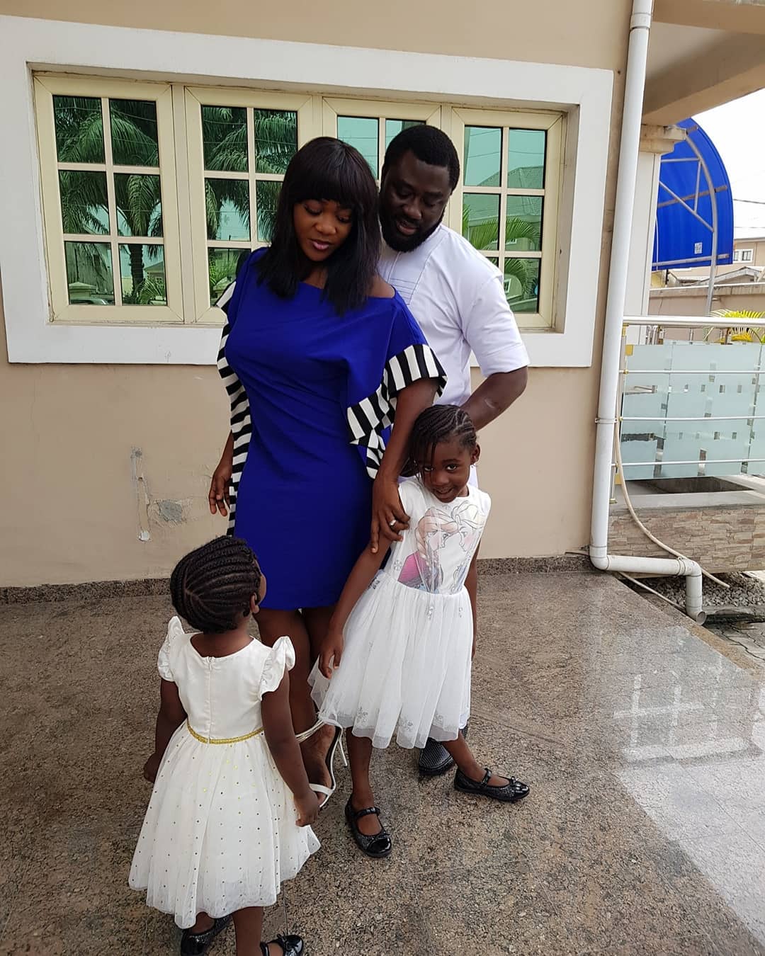 Mercy Johnson And Prince Odi Okojie Alongside Daughters Photos (8)