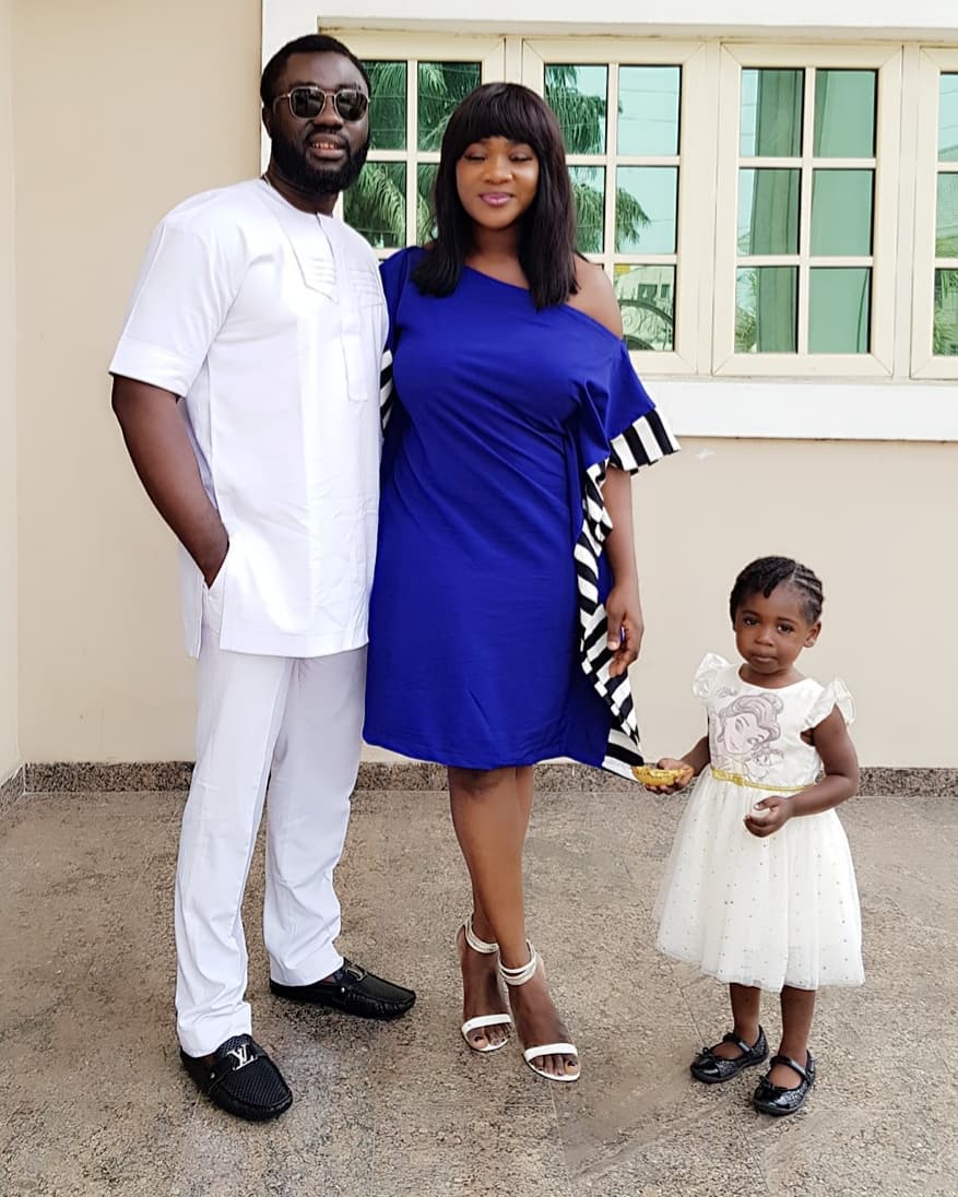 Mercy Johnson And Prince Odi Okojie Alongside Daughters Photos (6)