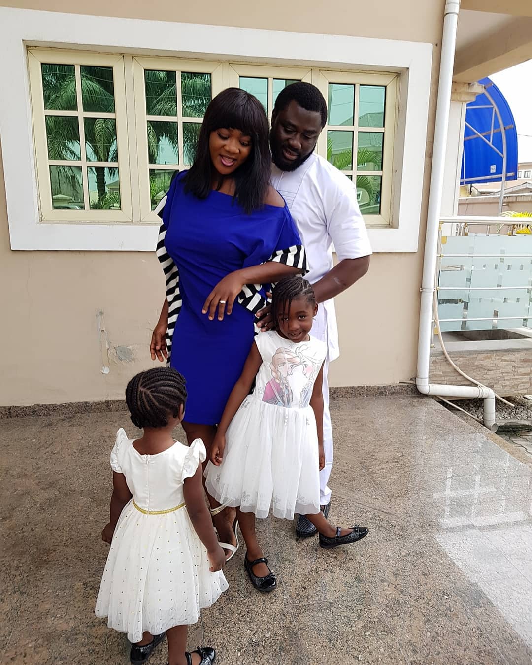 Mercy Johnson And Prince Odi Okojie Alongside Daughters Photos (7)