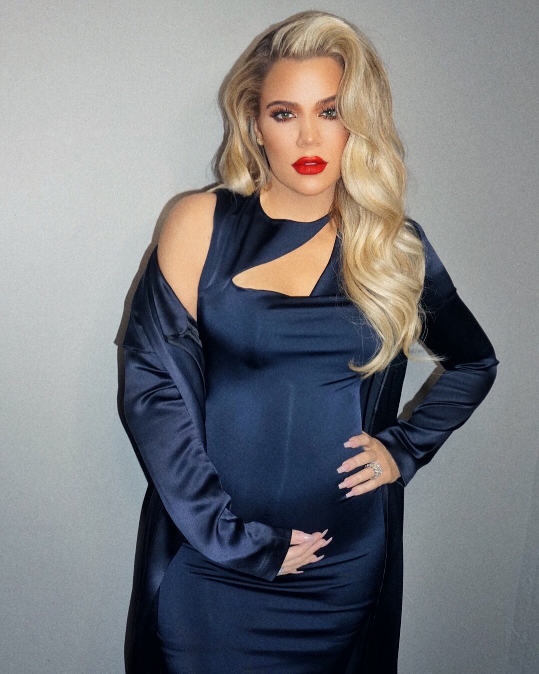 Khloe Kardashian Pregnant Photo