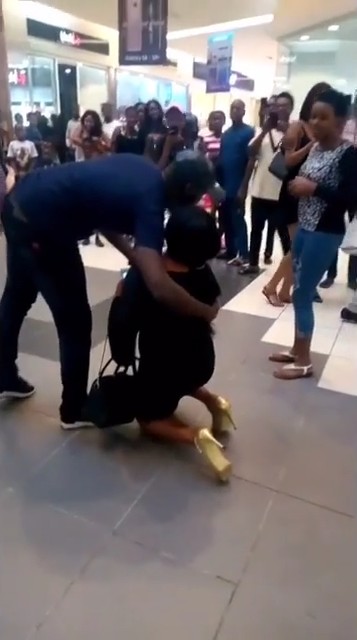 Lady Was Left In Tears After Her Boyfriend Declined Her Marriage Proposal At Ikeja City Mall (3)