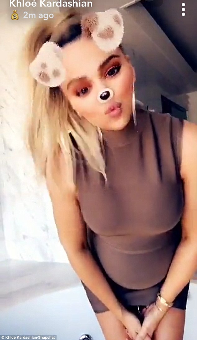 Pregnant Khloe Kardashian Puts Her Baby Bump On Display (4)