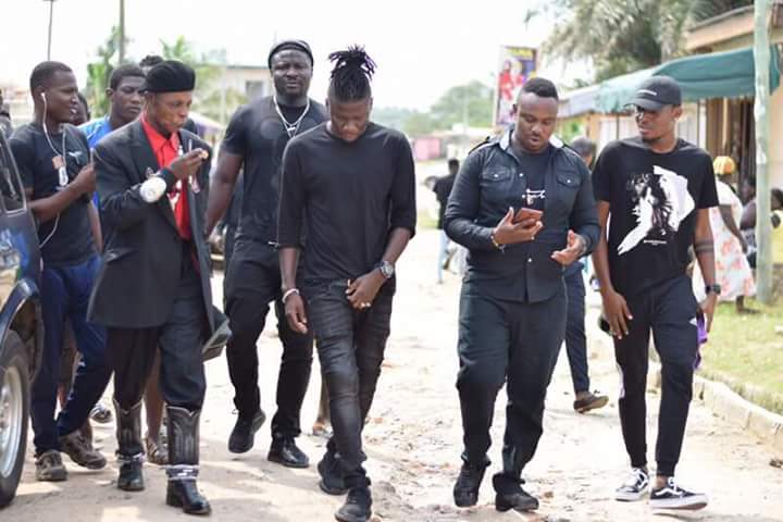 Stonebwoy Visits Ebony Reigns Father (6)