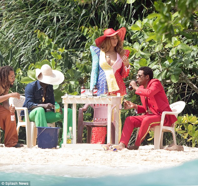 Beyonce Pictured Sitting On Jay-Z’s Lap (3)