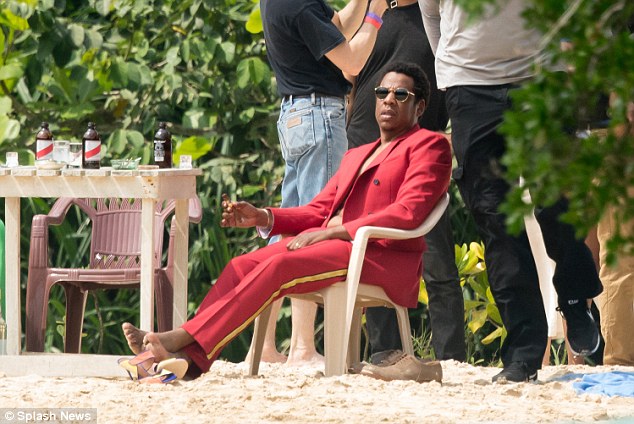 Beyonce Pictured Sitting On Jay-Z’s Lap (7)