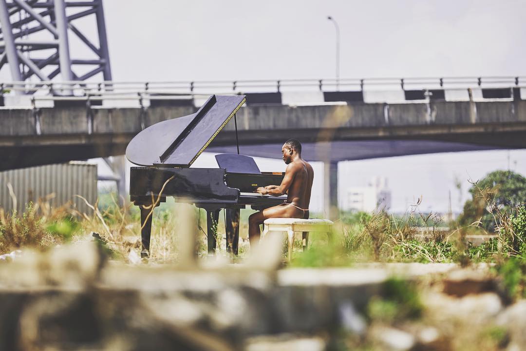 Brymo Goes Completely Naked For New Music Video (3)