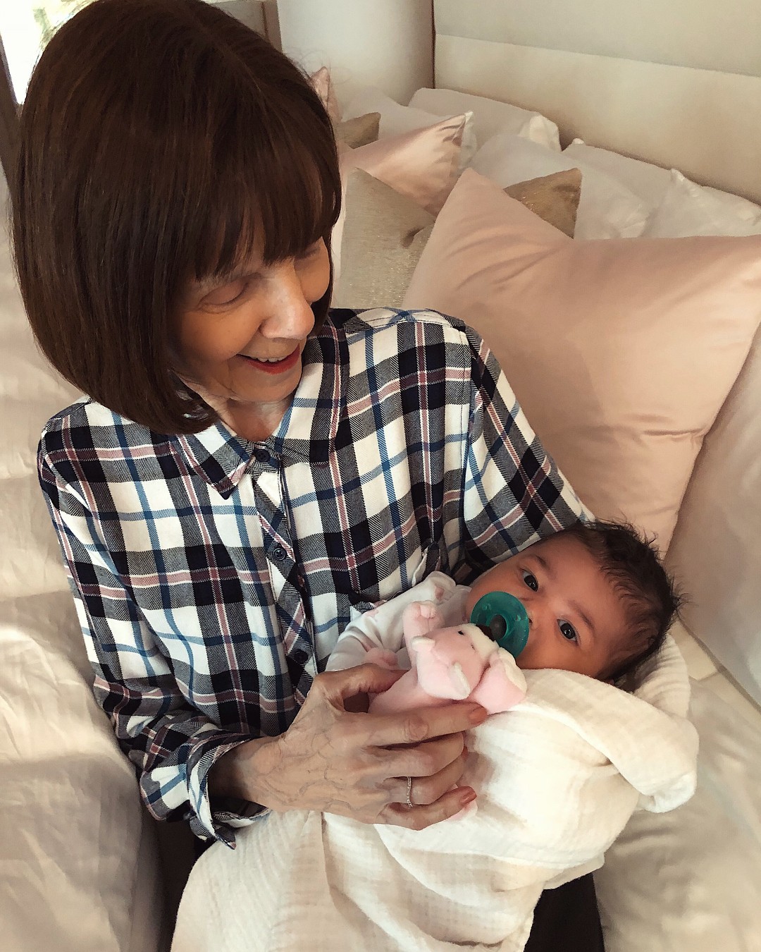 Kylie Jenner's Grandmother Cradles Stormi In Beautiful Snap (2)