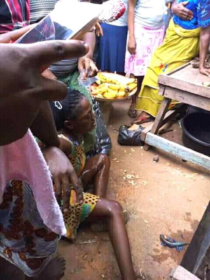 Nigerian Lady Gives Birth To A Lizard At Omoku Market (3)