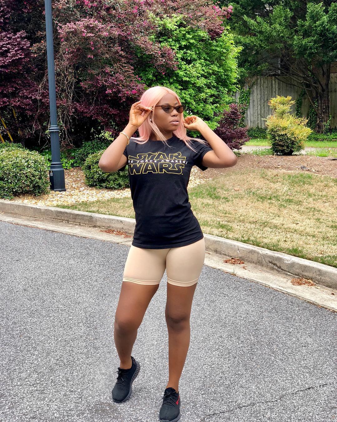 Sophia Momodu Steps Out Looking Trendy In Star Wars T-shirt (2)