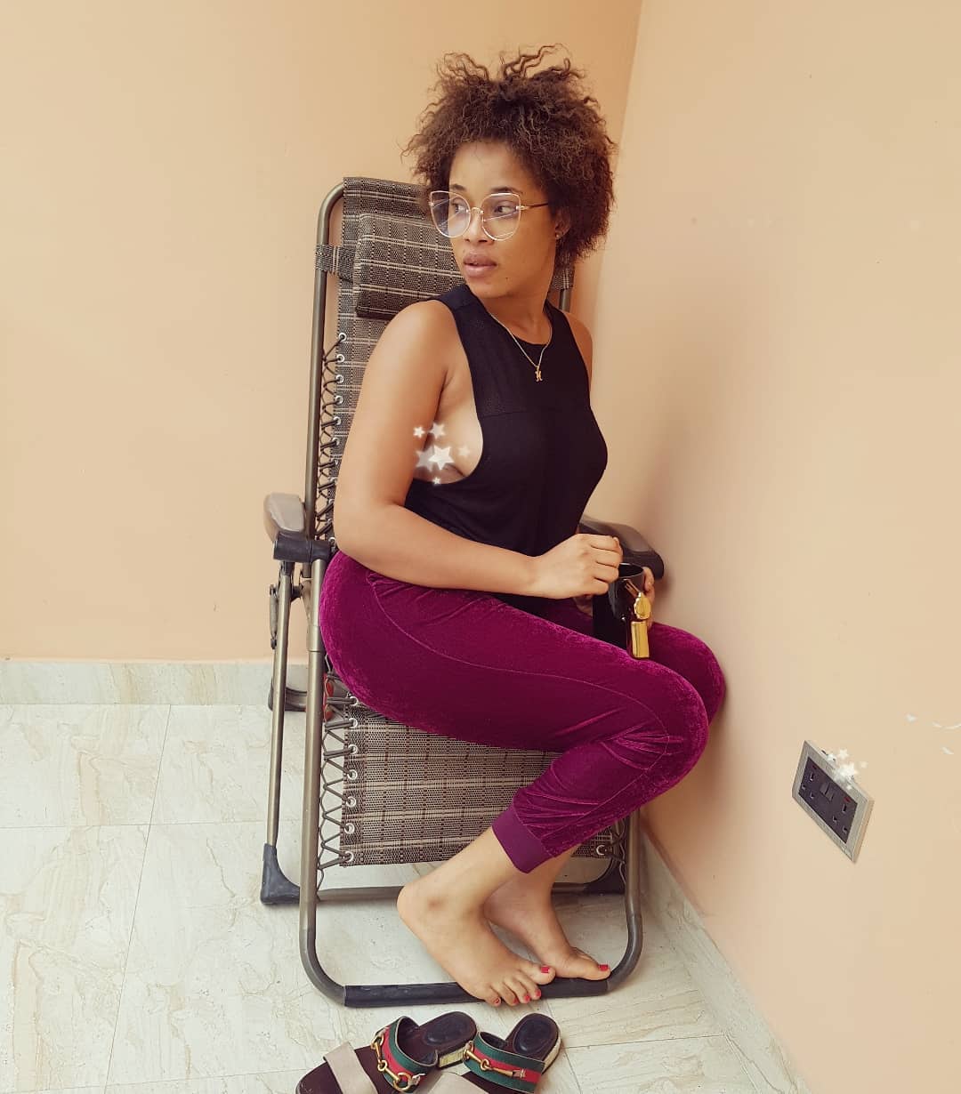 Onyii Alex Flashes Sideboob On Her Natural Hair Day