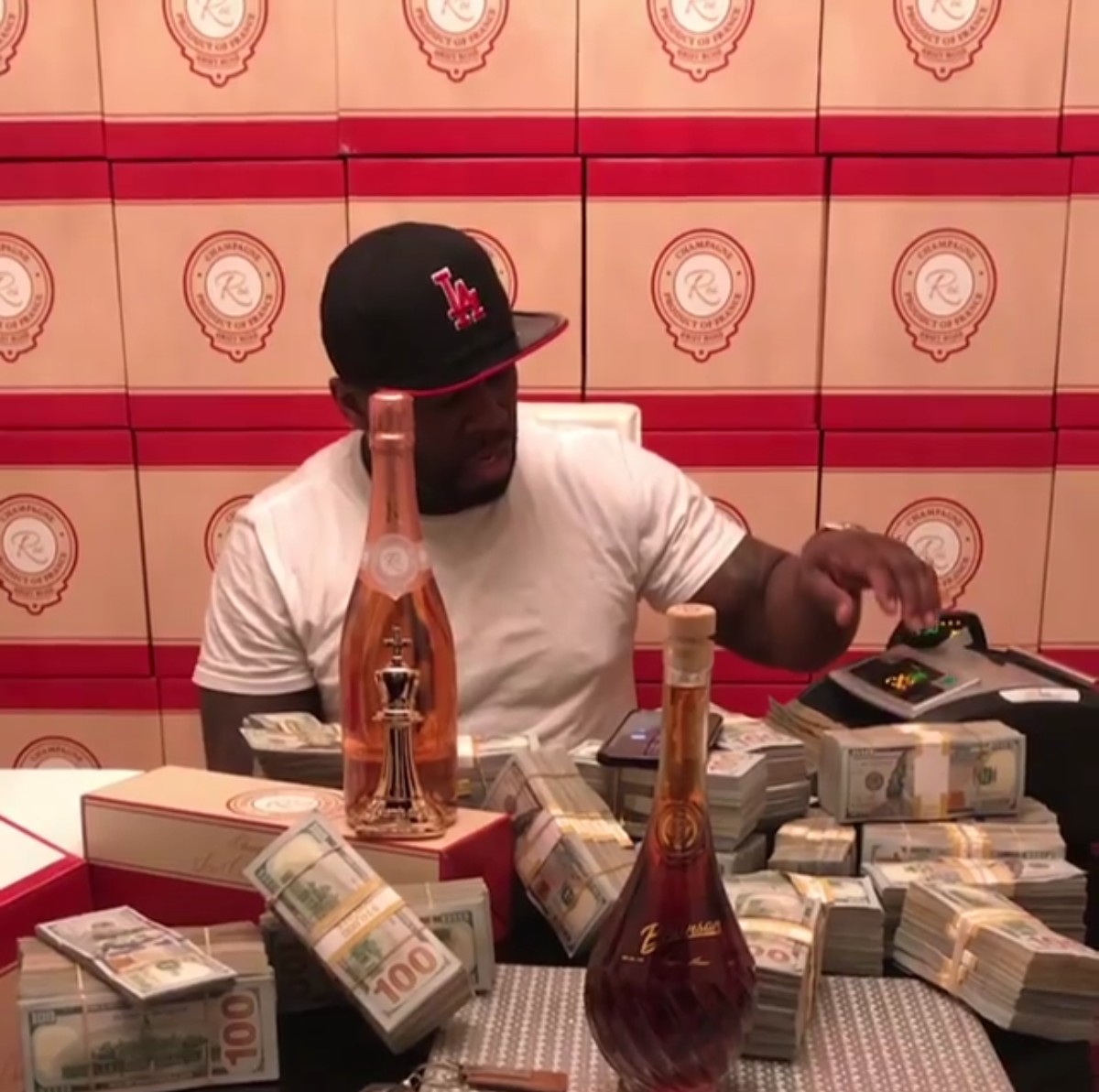 50 Cent Playing Around With Wads Of Cash (2)