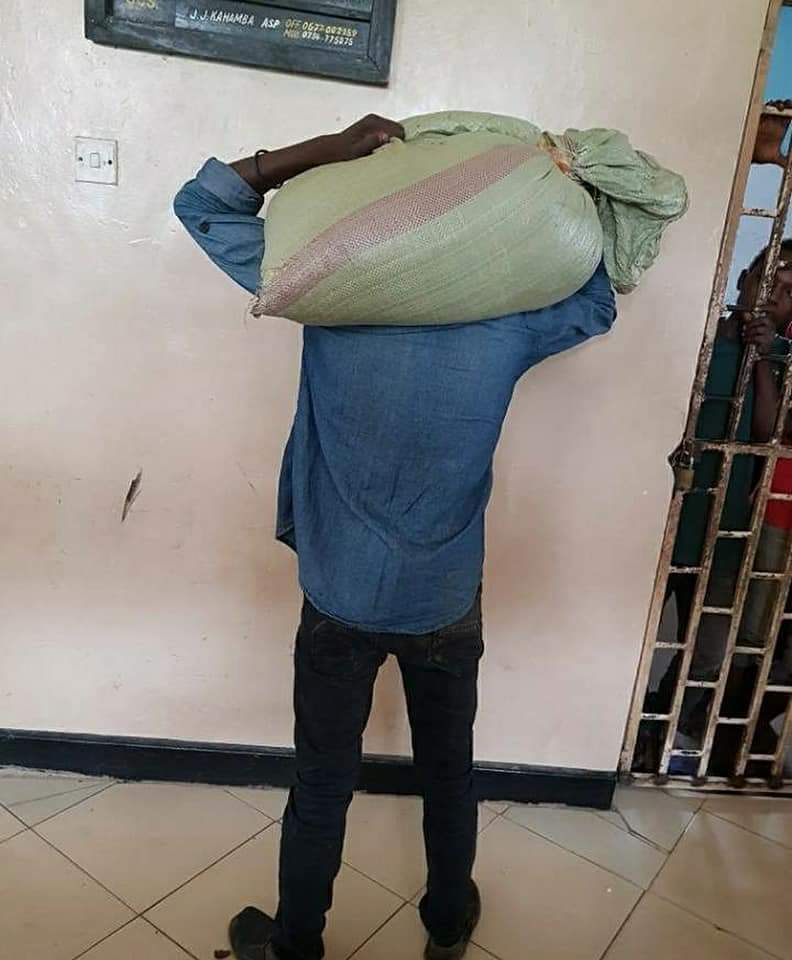 Thief Hands Himself Over To Police After Stolen Package From Old Woman Gets Stuck On His Head (4)